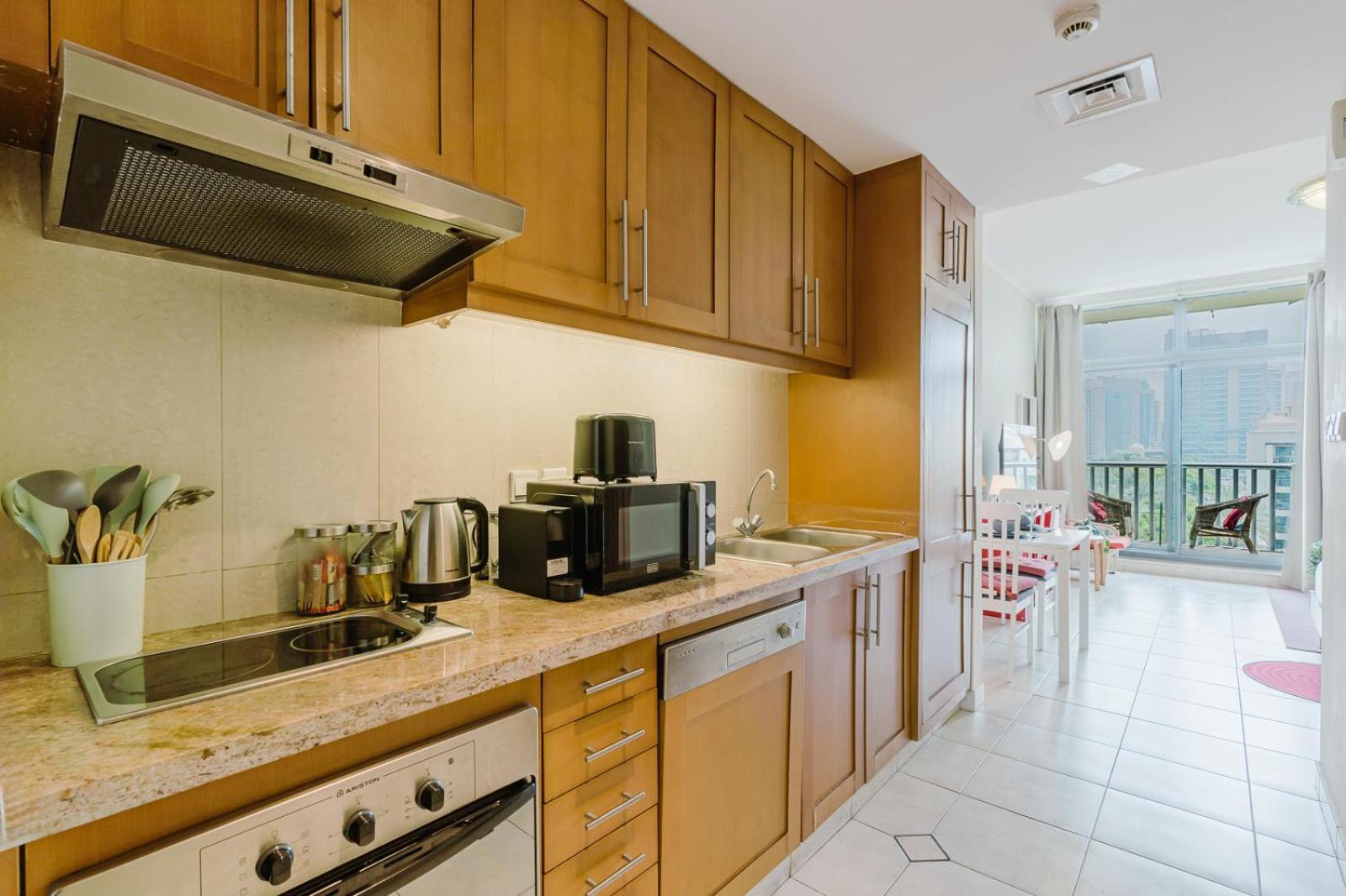 Apartment Rh - Beautiful Canal View, Sleek & Spacious Studio, Location