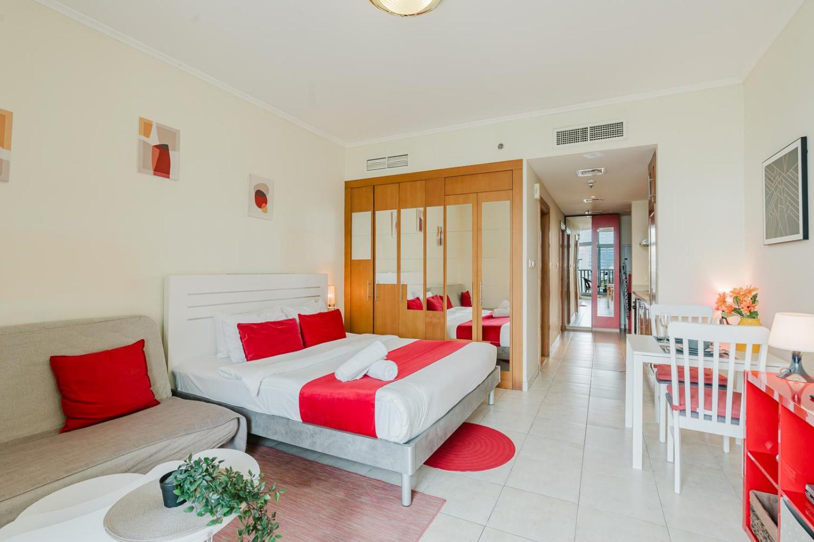 Rh - Beautiful Canal View, Sleek & Spacious Studio, Location * Dubai