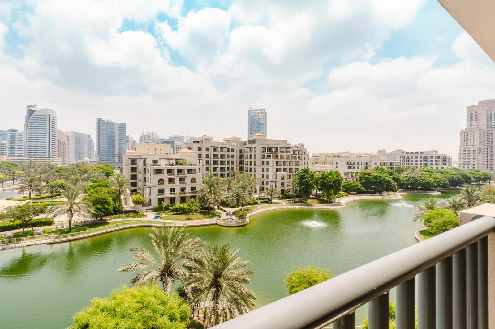 Rh - Beautiful Canal View, Sleek & Spacious Studio, Location * Dubai