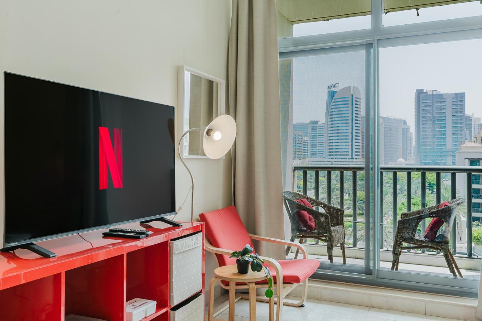 Rh - Beautiful Canal View, Sleek & Spacious Studio, Location